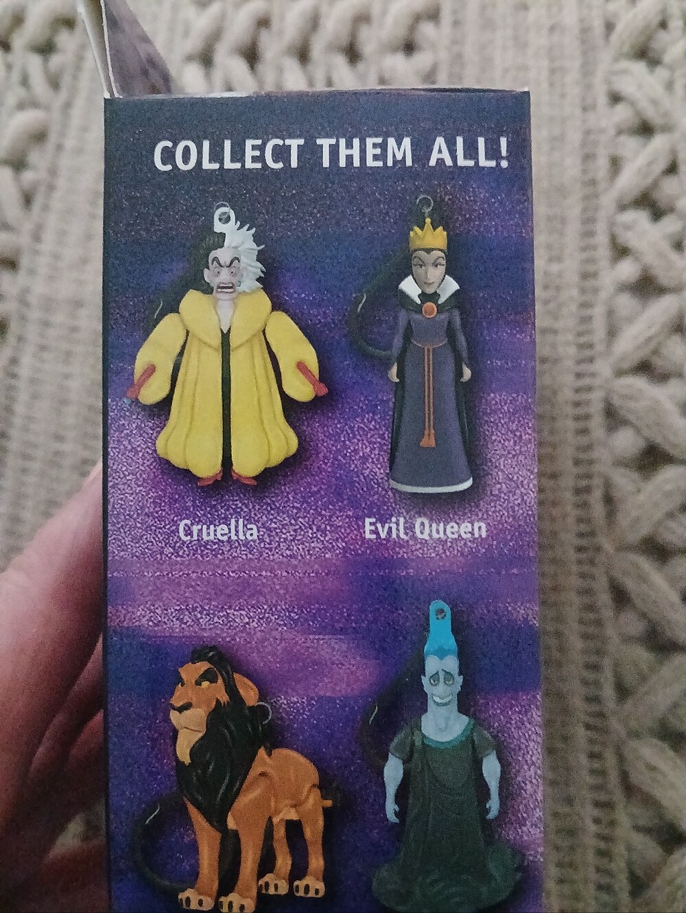 NEW DISNEY VILLIANS IN MOTION SUPRISE BAG CHARM BLIND BOX - Picture 4 of 4